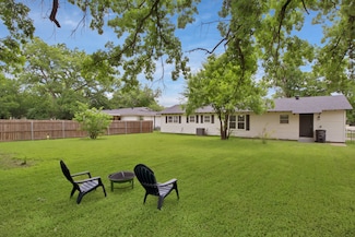 610 Phillips St, Cleburne, TX 76033