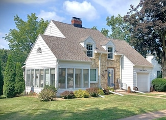 1324 Caroline Ave, Clinton, IA 52732
