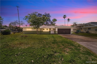 3930 N Seminole Point, Crystal River, FL 34428
