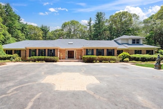10 Laurel Woods Dr, Oyster Bay, NY 11771