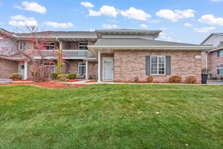1339 Hillwood Blvd Unit D, Pewaukee, WI 53072