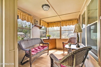 1121 Georgia St, Harriman, TN 37748