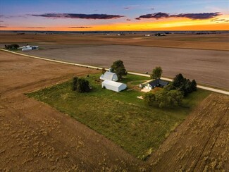 5155 Reamer Rd, Center Point, IA 52213