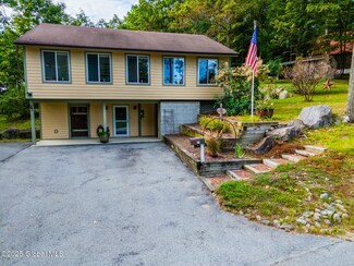 11 Sunset Ave, Warrensburg, NY 12885