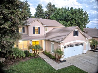 5820 W Lisendra Dr, Visalia, CA 93277