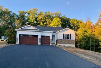 13 Holbrook Dr, Rexford, NY 12148