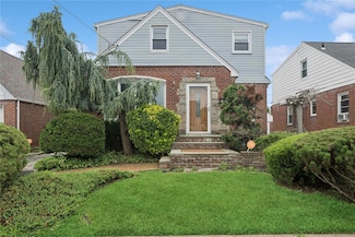 1111 Theodora St, Franklin Square, NY 11010
