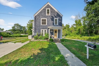 35 Menghi St, New London, CT 06320