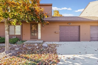 2113 Sunview Dr, Champaign, IL 61821