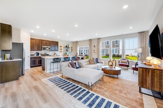 1261 Glenmont St, Algonquin, IL 60102