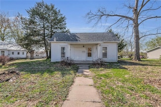 609 N Ely St, Carrollton, MO 64633