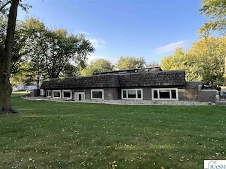 525 Elwell Ave, Butterfield, MN 56120