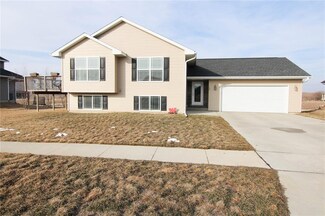107 Hampton Cir, Williamsburg, IA 52361