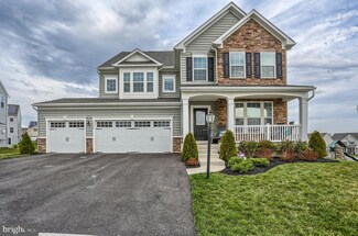 8598 Fairway Ct, Seven Valleys, PA 17360