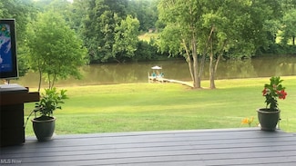 1645 Hebron Rd, Saint Marys, WV 26170
