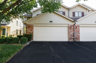 902 Carlisle Ave, Westmont, IL 60559