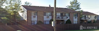 1304 Cricket Ln, Woodbridge, NJ 07095