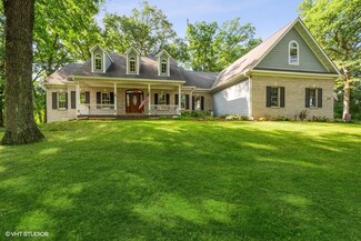 4775 Smith Ct, Woodstock, IL 60098