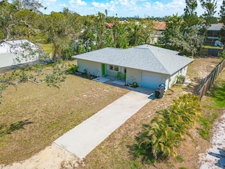 616 Shore Rd, Nokomis, FL 34275