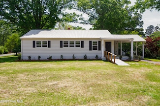 671 Forest Dr, Robbins, NC 27325