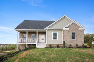 6913 Doral Dr, Fairlawn, VA 24141