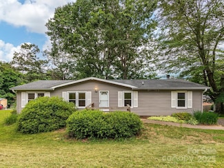 32 Lake Eden Cir, Black Mountain, NC 28711