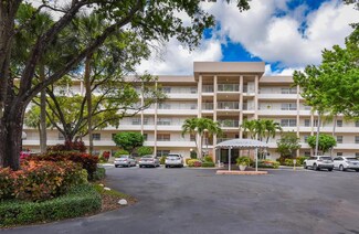 3970 Oaks Clubhouse Dr Unit 110, Pompano Beach, FL 33069