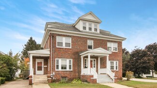 18 Oak St, Springvale, ME 04083