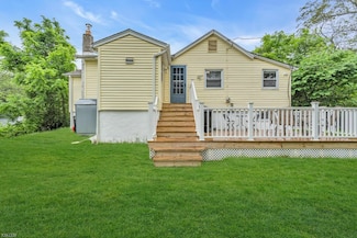 40 Kingsland Rd, Hewitt, NJ 07421