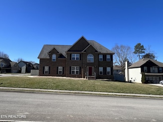722 W Glenview Dr, Lenoir City, TN 37771