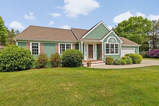 11 Quashnet Woods Dr, Mashpee, MA 02649