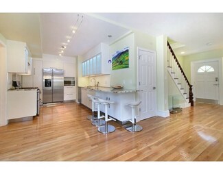 17 Saco St Unit 17, Newton Upper Falls, MA 02464