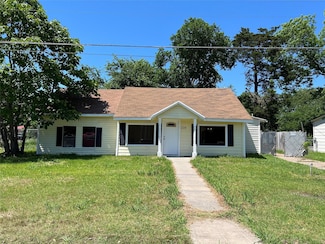 220 W Denison Ave, Bonham, TX 75418