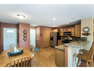 370 Kelso Dr Unit 370, Fairfax, IA 52228