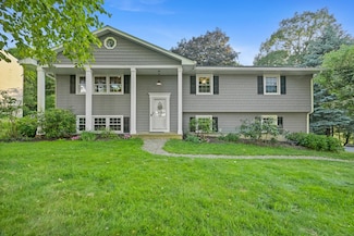 7 Fawn Rd, Bethel, CT 06801