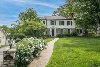 22 York Dr, Saint Louis, MO 63144