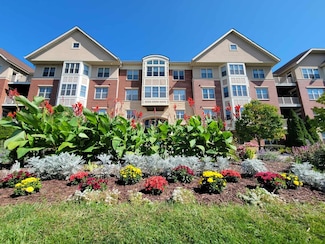 4110 S Lake Dr Unit 431, Saint Francis, WI 53235