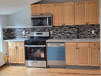 93 Bay View Ave, Bristol, RI 02809