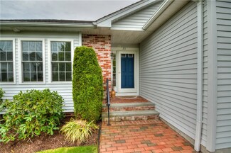 20 Quail Ridge Ln, Warwick, RI 02886