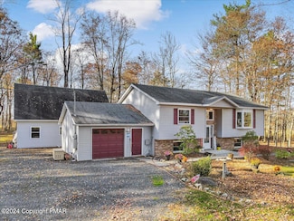 114 High Country Dr, Blakeslee, PA 18610