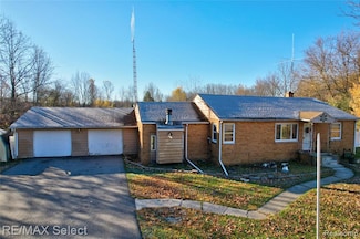 3271 W Carpenter Rd, Flint, MI 48504