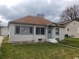 617 1st St, Colona, IL 61241