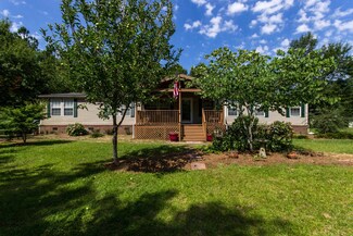 102 Roost Ln, Bonneau, SC 29431