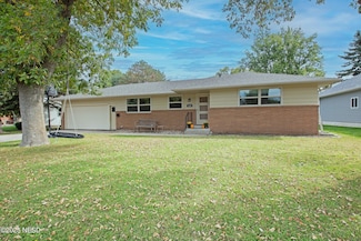 1124 Skyline Dr, Watertown, SD 57201