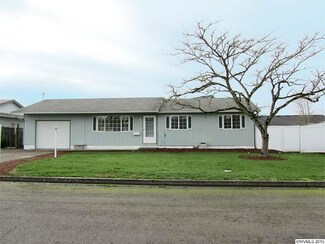 775 N 8th St, Harrisburg, OR 97446