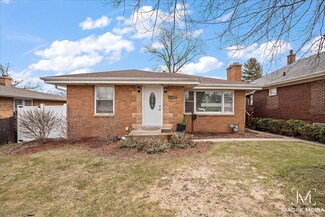1822 N Center St, Crest Hill, IL 60403