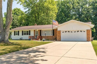 4547 Honeymoon Dr, North Canton, OH 44720