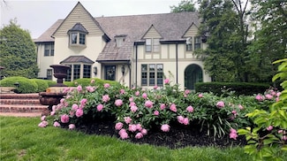 3700 W 65th St, Mission Hills, KS 66208
