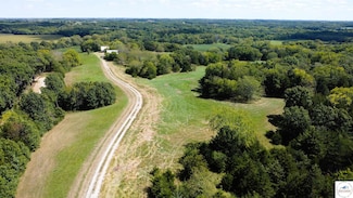 52208 Silver Ln, Milan, MO 63556