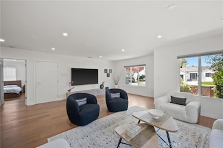 17642 Calvert St, Encino, CA 91316